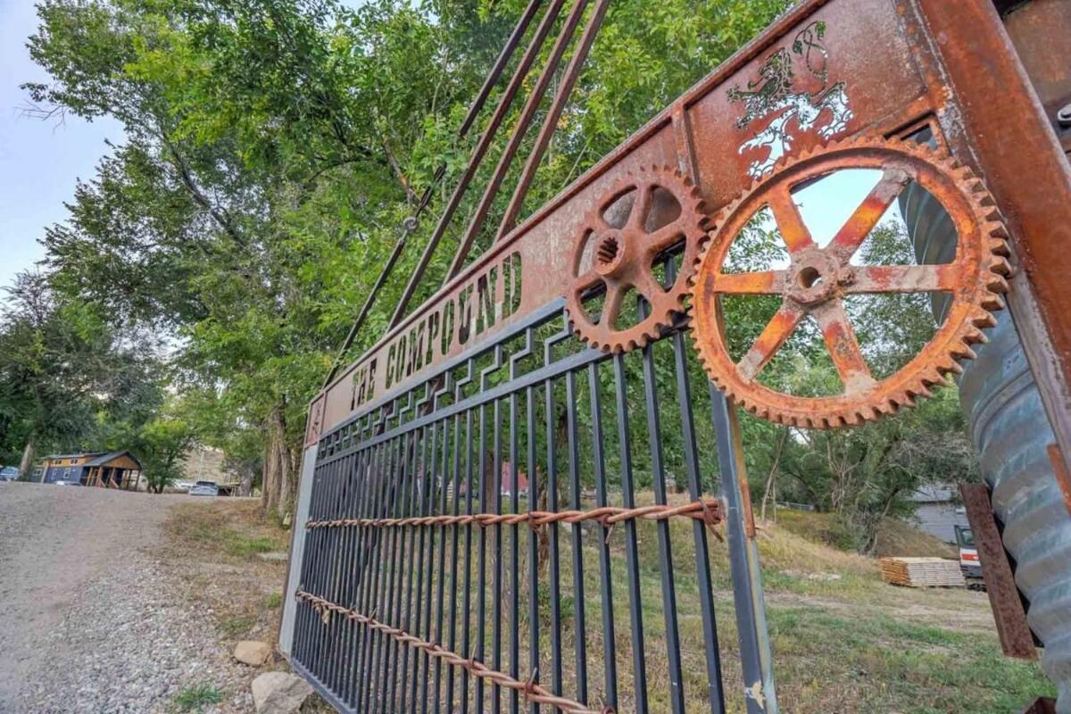 Red Rock Treehouse Unique In Old Colorado City 科罗拉多斯普林斯 外观 照片