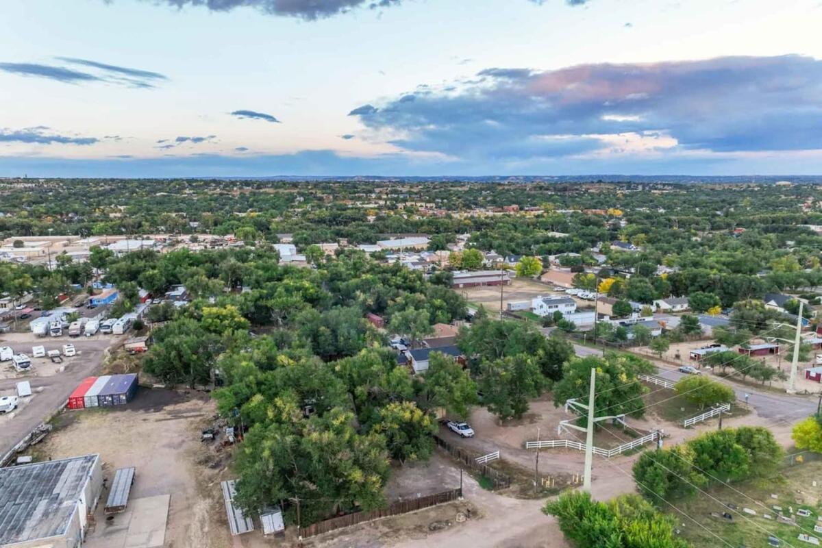 Red Rock Treehouse Unique In Old Colorado City 科罗拉多斯普林斯 外观 照片