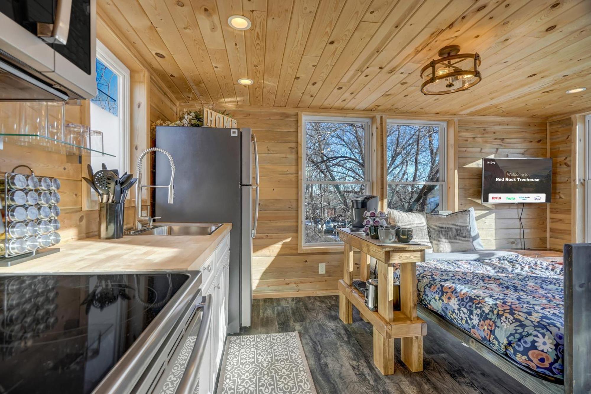 Red Rock Treehouse Unique In Old Colorado City 科罗拉多斯普林斯 外观 照片